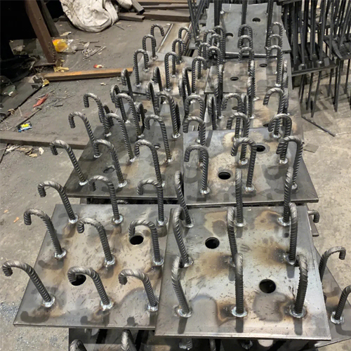 图纸中如何确定株洲预埋件的位置？